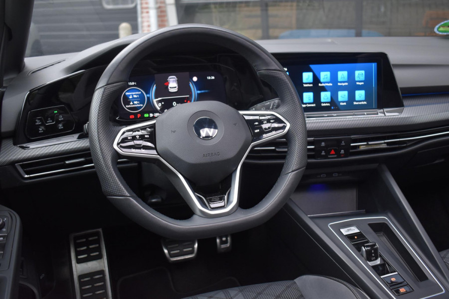 Volkswagen Golf 1.5 eTSI R-Line Business+ Pano Keyless Lane Camera Trekhaak Volkswagen Golf 1.5 eTSI R-Line Business+ Pano Keyless Lane Camera Trekhaak