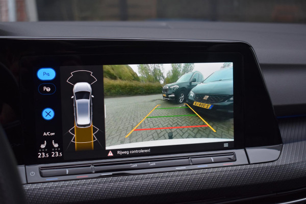 Volkswagen Golf 1.5 eTSI R-Line Business+ Pano Keyless Lane Camera Trekhaak Volkswagen Golf 1.5 eTSI R-Line Business+ Pano Keyless Lane Camera Trekhaak