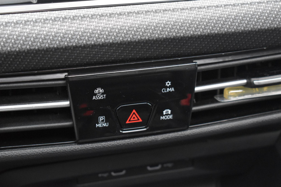 Volkswagen Golf 1.5 eTSI R-Line Business+ Pano Keyless Lane Camera Trekhaak Volkswagen Golf 1.5 eTSI R-Line Business+ Pano Keyless Lane Camera Trekhaak