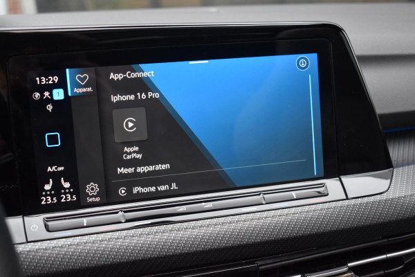 Volkswagen Golf 1.5 eTSI R-Line Business+ Pano Keyless Lane Camera Trekhaak Volkswagen Golf 1.5 eTSI R-Line Business+ Pano Keyless Lane Camera Trekhaak