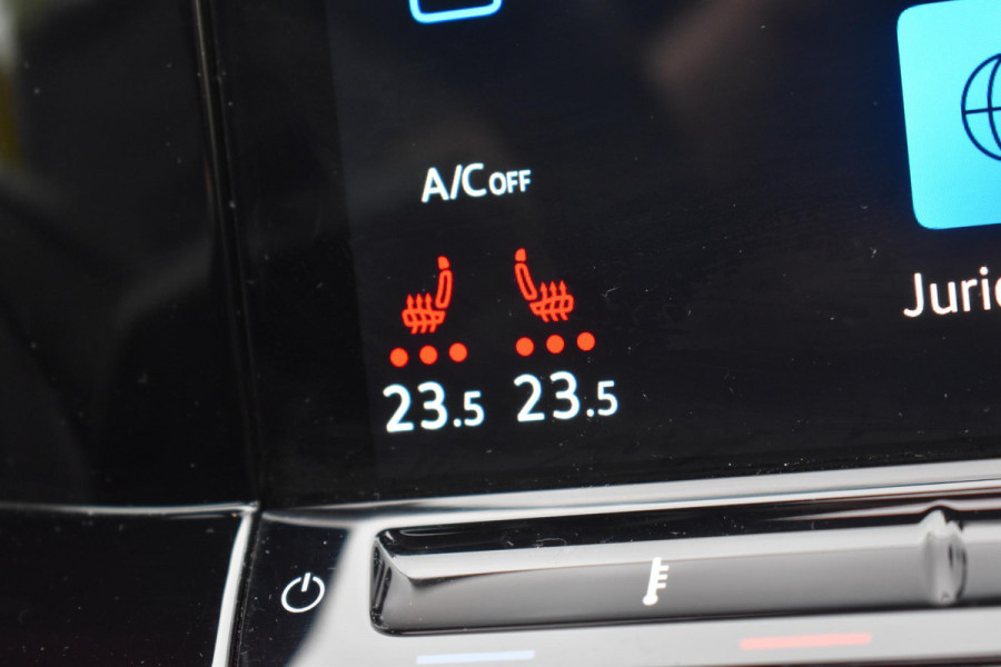 Volkswagen Golf 1.5 eTSI R-Line Business+ Pano Keyless Lane Camera Trekhaak Volkswagen Golf 1.5 eTSI R-Line Business+ Pano Keyless Lane Camera Trekhaak