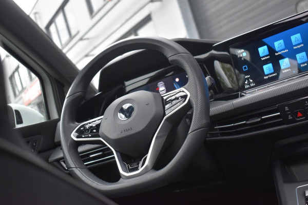 Volkswagen Golf 1.5 eTSI R-Line Business+ Pano Keyless Lane Camera Trekhaak Volkswagen Golf 1.5 eTSI R-Line Business+ Pano Keyless Lane Camera Trekhaak