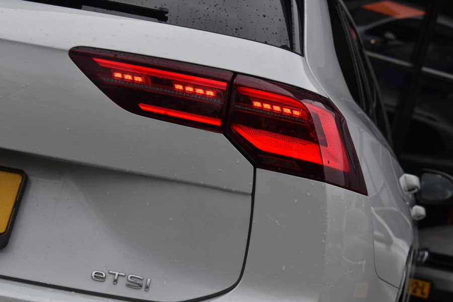 Volkswagen Golf 1.5 eTSI R-Line Business+ Pano Keyless Lane Camera Trekhaak Volkswagen Golf 1.5 eTSI R-Line Business+ Pano Keyless Lane Camera Trekhaak