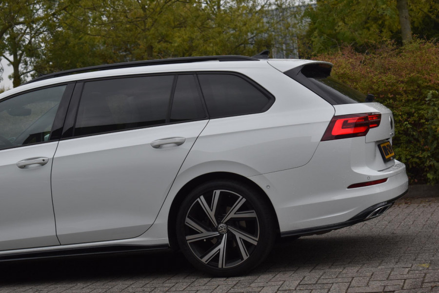 Volkswagen Golf 1.5 eTSI R-Line Business+ Pano Keyless Lane Camera Trekhaak Volkswagen Golf 1.5 eTSI R-Line Business+ Pano Keyless Lane Camera Trekhaak