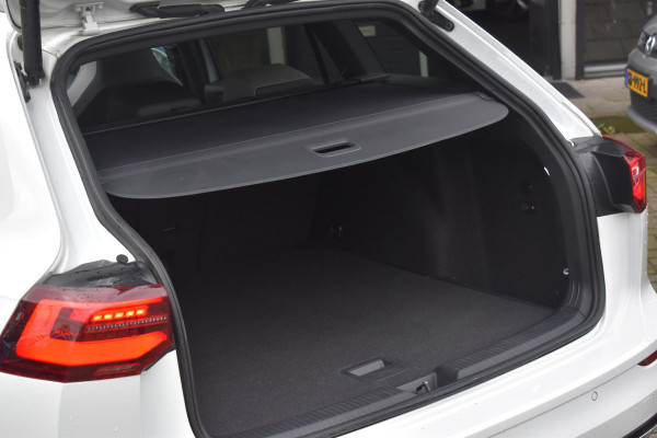 Volkswagen Golf 1.5 eTSI R-Line Business+ Pano Keyless Lane Camera Trekhaak Volkswagen Golf 1.5 eTSI R-Line Business+ Pano Keyless Lane Camera Trekhaak