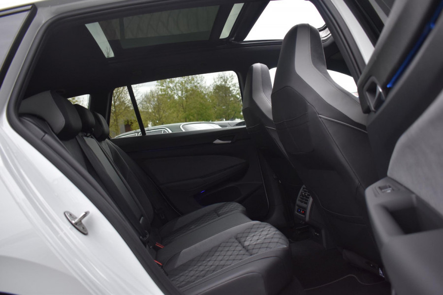 Volkswagen Golf 1.5 eTSI R-Line Business+ Pano Keyless Lane Camera Trekhaak Volkswagen Golf 1.5 eTSI R-Line Business+ Pano Keyless Lane Camera Trekhaak