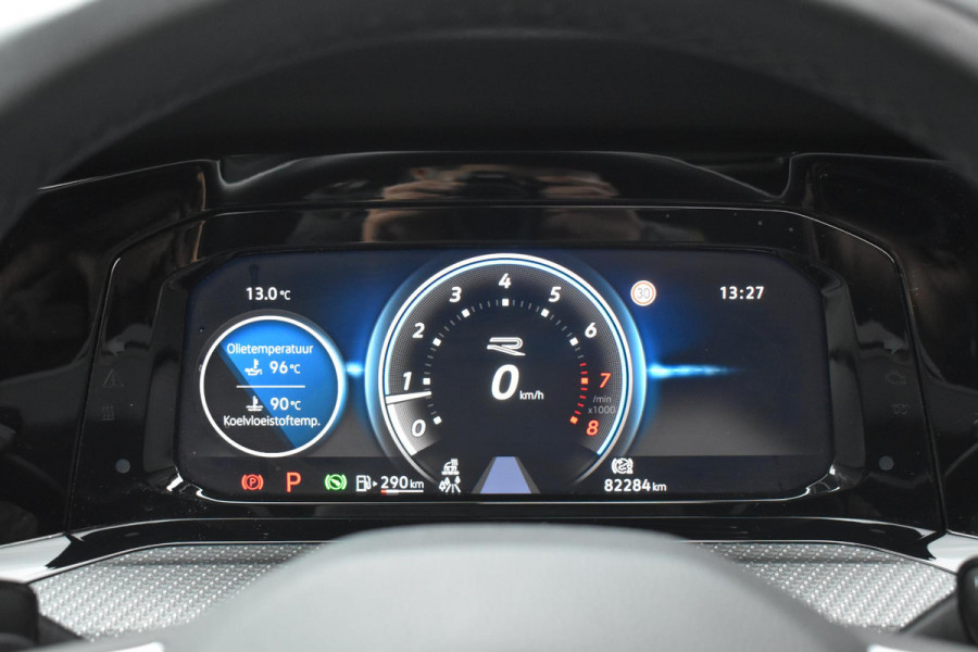 Volkswagen Golf 1.5 eTSI R-Line Business+ Pano Keyless Lane Camera Trekhaak Volkswagen Golf 1.5 eTSI R-Line Business+ Pano Keyless Lane Camera Trekhaak