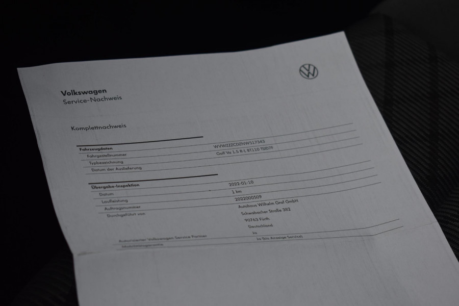 Volkswagen Golf 1.5 eTSI R-Line Business+ Pano Keyless Lane Camera Trekhaak Volkswagen Golf 1.5 eTSI R-Line Business+ Pano Keyless Lane Camera Trekhaak