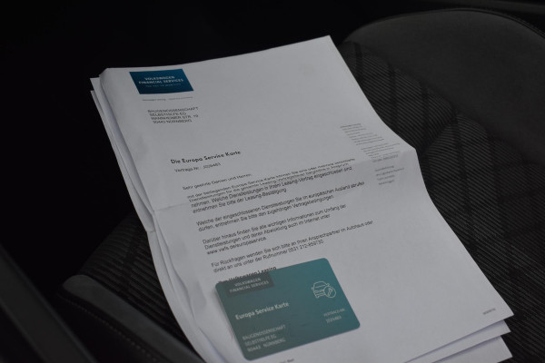 Volkswagen Golf 1.5 eTSI R-Line Business+ Pano Keyless Lane Camera Trekhaak Volkswagen Golf 1.5 eTSI R-Line Business+ Pano Keyless Lane Camera Trekhaak