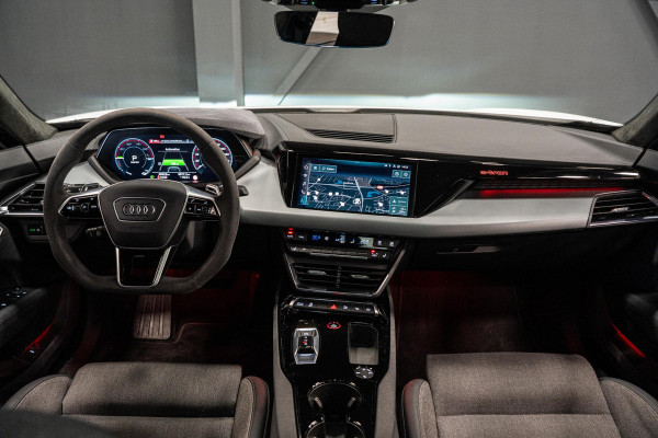 Audi e-tron GT GT 93 kWh *Luchtvering / BTW / Panorama / Warmtepomp / Surround-view / Keyless* Audi e-tron GT GT 93 kWh *Luchtvering / BTW / Panorama / Warmtepomp / Surround-view / Keyless*