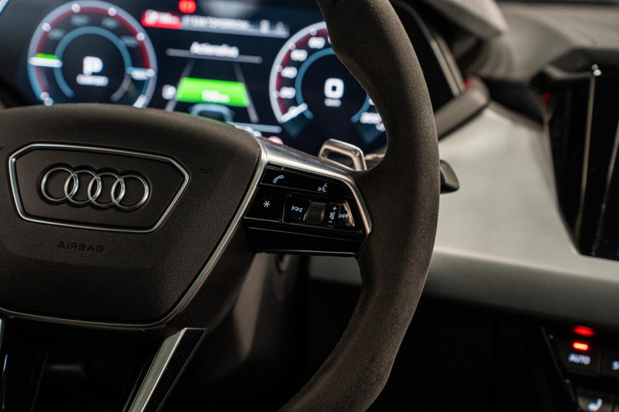 Audi e-tron GT GT 93 kWh *Luchtvering / BTW / Panorama / Warmtepomp / Surround-view / Keyless* Audi e-tron GT GT 93 kWh *Luchtvering / BTW / Panorama / Warmtepomp / Surround-view / Keyless*