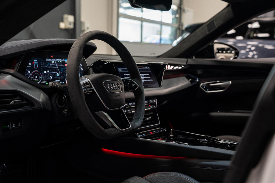 Audi e-tron GT GT 93 kWh *Luchtvering / BTW / Panorama / Warmtepomp / Surround-view / Keyless* Audi e-tron GT GT 93 kWh *Luchtvering / BTW / Panorama / Warmtepomp / Surround-view / Keyless*
