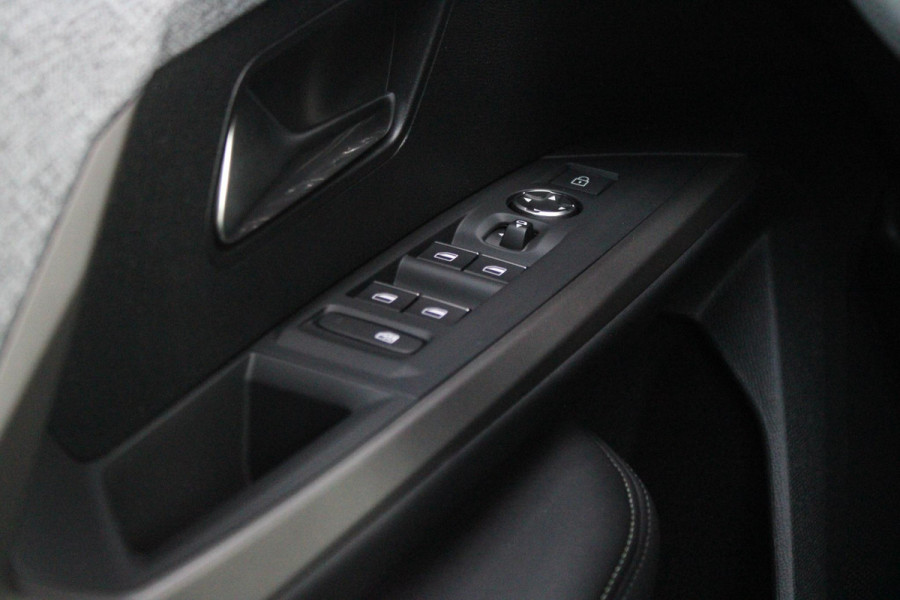 Peugeot 3008 1.2 Hybrid 145PK GT | ELEKTRISCH BEDIENBARE ACHTERKLEP | NAVIGATIE | DRAADLOZE APPLE CARPLAY/ANDROID AUTO | SFEER VERLICHTING | ACHTERUITRIJ CAMERA | PARKEERSENSOREN VOOR EN ACHTER | FULL LED KOPLAMPEN | KEYLESS ENTRY/START | ADAPTIVE CRUISE CONTROL | STOEL/STUUR VERWARMING | LICHTMETALEN VELGEN 19" | DAB+ RADIO |