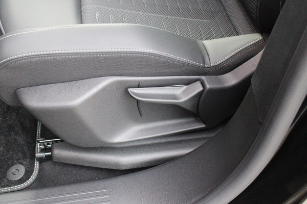 Peugeot 3008 1.2 Hybrid 145PK GT | ELEKTRISCH BEDIENBARE ACHTERKLEP | NAVIGATIE | DRAADLOZE APPLE CARPLAY/ANDROID AUTO | SFEER VERLICHTING | ACHTERUITRIJ CAMERA | PARKEERSENSOREN VOOR EN ACHTER | FULL LED KOPLAMPEN | KEYLESS ENTRY/START | ADAPTIVE CRUISE CONTROL | STOEL/STUUR VERWARMING | LICHTMETALEN VELGEN 19" | DAB+ RADIO |