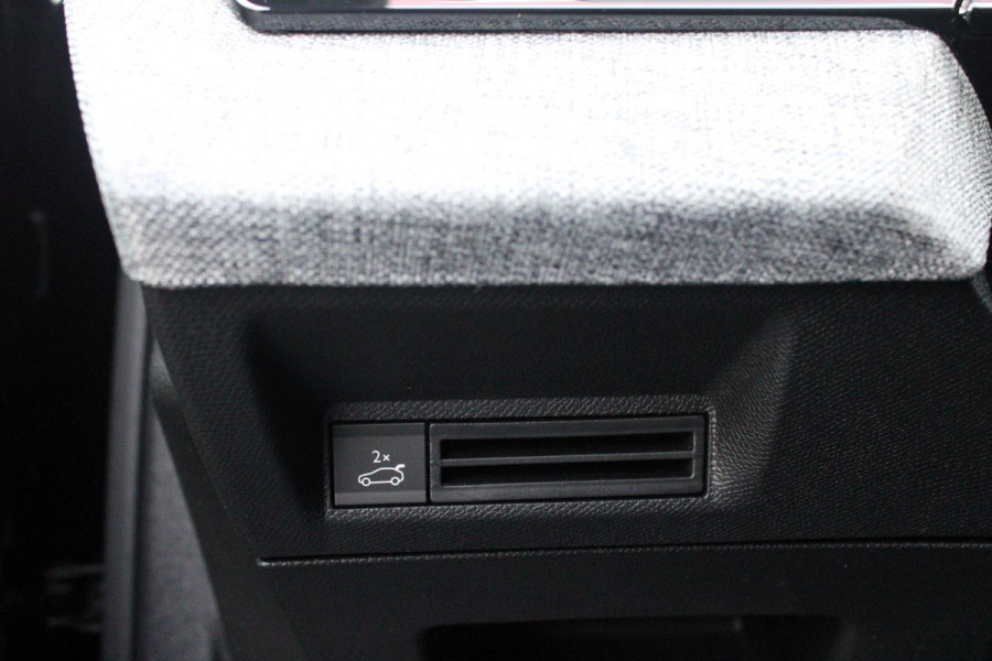 Peugeot 3008 1.2 Hybrid 145PK GT | ELEKTRISCH BEDIENBARE ACHTERKLEP | NAVIGATIE | DRAADLOZE APPLE CARPLAY/ANDROID AUTO | SFEER VERLICHTING | ACHTERUITRIJ CAMERA | PARKEERSENSOREN VOOR EN ACHTER | FULL LED KOPLAMPEN | KEYLESS ENTRY/START | ADAPTIVE CRUISE CONTROL | STOEL/STUUR VERWARMING | LICHTMETALEN VELGEN 19" | DAB+ RADIO |