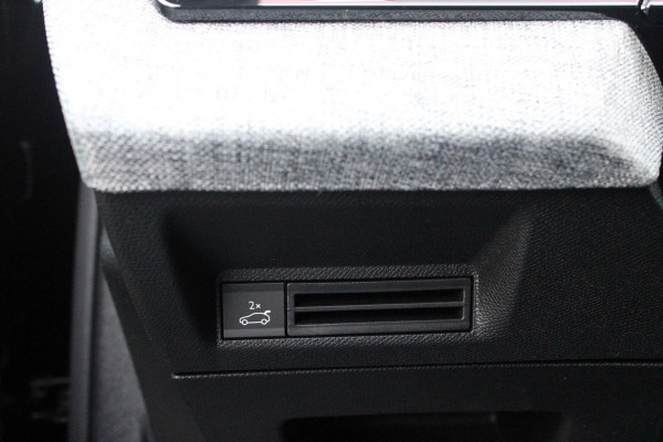 Peugeot 3008 1.2 Hybrid 145PK GT | ELEKTRISCH BEDIENBARE ACHTERKLEP | NAVIGATIE | DRAADLOZE APPLE CARPLAY/ANDROID AUTO | SFEER VERLICHTING | ACHTERUITRIJ CAMERA | PARKEERSENSOREN VOOR EN ACHTER | FULL LED KOPLAMPEN | KEYLESS ENTRY/START | ADAPTIVE CRUISE CONTROL | STOEL/STUUR VERWARMING | LICHTMETALEN VELGEN 19" | DAB+ RADIO |