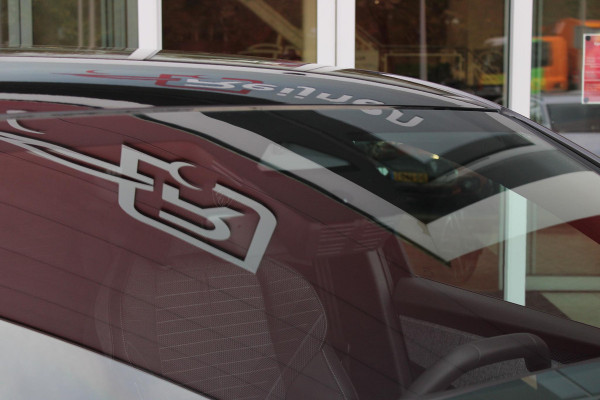 Peugeot 3008 1.2 Hybrid 145PK GT | ELEKTRISCH BEDIENBARE ACHTERKLEP | NAVIGATIE | DRAADLOZE APPLE CARPLAY/ANDROID AUTO | SFEER VERLICHTING | ACHTERUITRIJ CAMERA | PARKEERSENSOREN VOOR EN ACHTER | FULL LED KOPLAMPEN | KEYLESS ENTRY/START | ADAPTIVE CRUISE CONTROL | STOEL/STUUR VERWARMING | LICHTMETALEN VELGEN 19" | DAB+ RADIO |