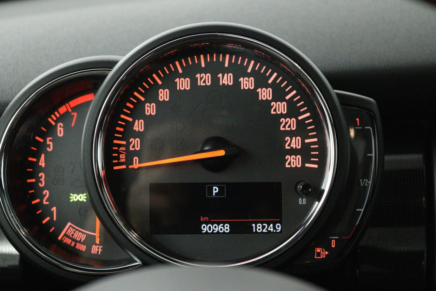 MINI Mini 1.5 Cooper Business Edition (PANORAMADAK, STOELVERWARMING, H&K AUDIO, SFEERVERLICHTING, CARPLAY NAVIGATIE, SENSOREN)