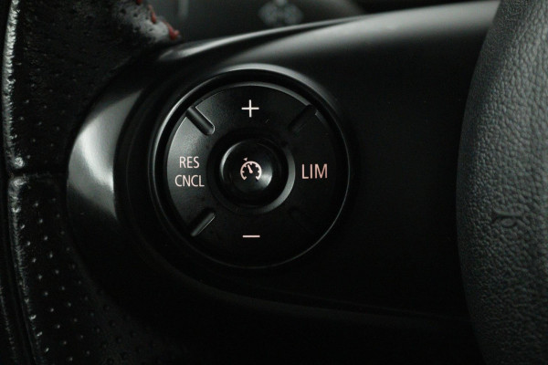 MINI Mini 1.5 Cooper Business Edition (PANORAMADAK, STOELVERWARMING, H&K AUDIO, SFEERVERLICHTING, CARPLAY NAVIGATIE, SENSOREN)