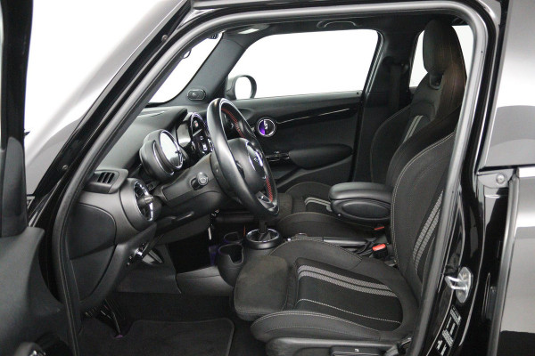 MINI Mini 1.5 Cooper Business Edition (PANORAMADAK, STOELVERWARMING, H&K AUDIO, SFEERVERLICHTING, CARPLAY NAVIGATIE, SENSOREN)