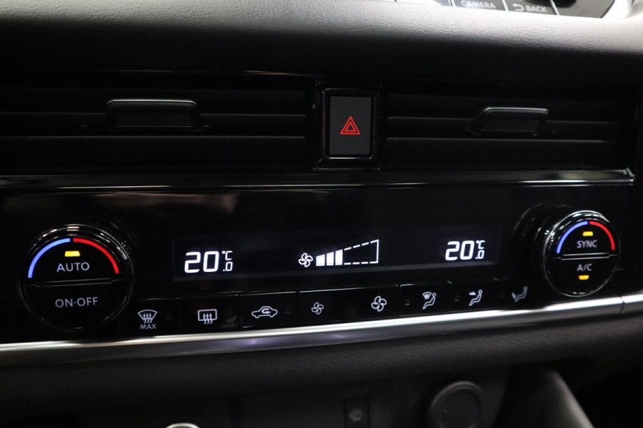 Nissan QASHQAI 1.3 MHEV Xtronic Premiere Edition Panoramadak 18"lmv 1800kg Trekgewicht! Nissan QASHQAI 1.3 MHEV Xtronic Premiere Edition Panoramadak 18"lmv 1800kg Trekgewicht!