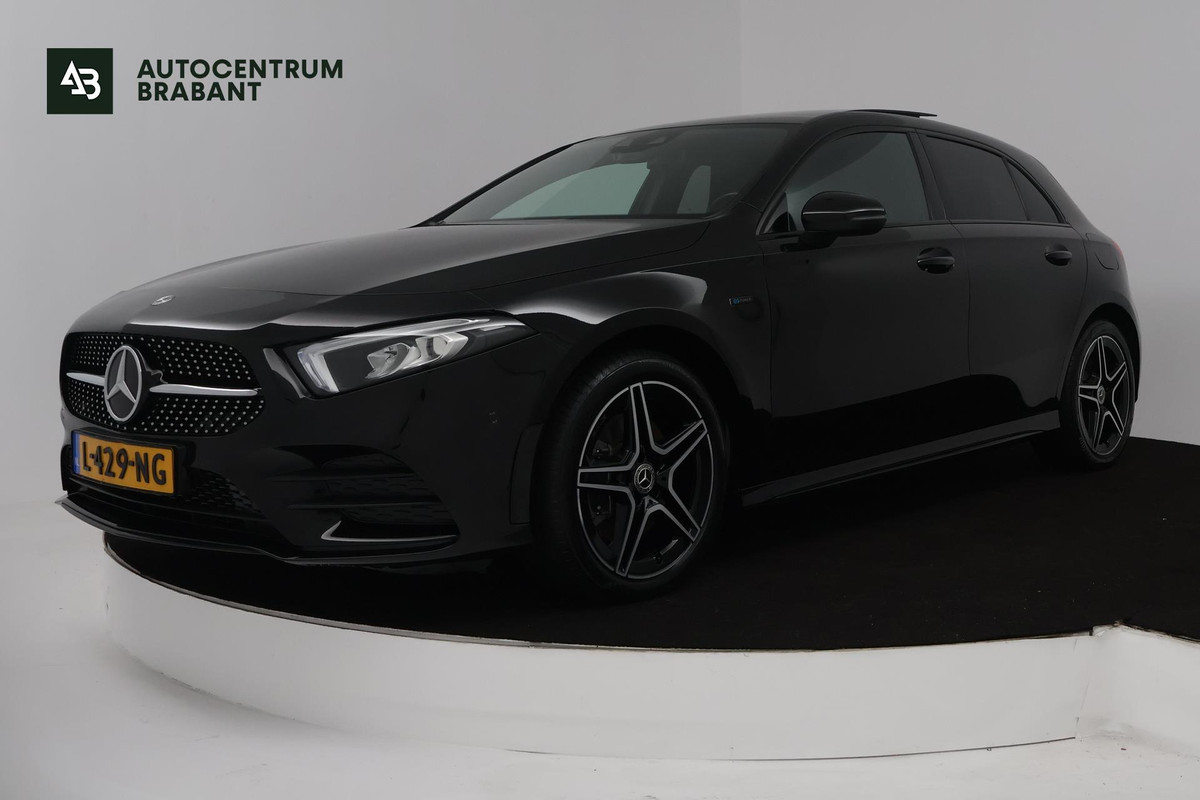Mercedes-Benz A-Klasse 250 e Business Solution AMG Limited (PANORAMADAK, SFEERVERLICHTING, STOELVERWARMING, ACHTERUITRIJCAMERA) Mercedes-Benz A-Klasse 250 e Business Solution AMG Limited (PANORAMADAK, SFEERVERLICHTING, STOELVERWARMING, ACHTERUITRIJCAMERA)