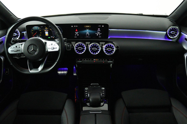 Mercedes-Benz A-Klasse 250 e Business Solution AMG Limited (PANORAMADAK, SFEERVERLICHTING, STOELVERWARMING, ACHTERUITRIJCAMERA) Mercedes-Benz A-Klasse 250 e Business Solution AMG Limited (PANORAMADAK, SFEERVERLICHTING, STOELVERWARMING, ACHTERUITRIJCAMERA)