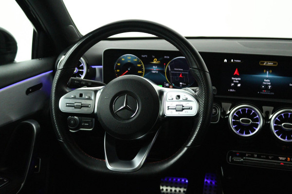 Mercedes-Benz A-Klasse 250 e Business Solution AMG Limited (PANORAMADAK, SFEERVERLICHTING, STOELVERWARMING, ACHTERUITRIJCAMERA) Mercedes-Benz A-Klasse 250 e Business Solution AMG Limited (PANORAMADAK, SFEERVERLICHTING, STOELVERWARMING, ACHTERUITRIJCAMERA)