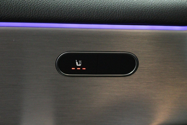 Mercedes-Benz A-Klasse 250 e Business Solution AMG Limited (PANORAMADAK, SFEERVERLICHTING, STOELVERWARMING, ACHTERUITRIJCAMERA) Mercedes-Benz A-Klasse 250 e Business Solution AMG Limited (PANORAMADAK, SFEERVERLICHTING, STOELVERWARMING, ACHTERUITRIJCAMERA)