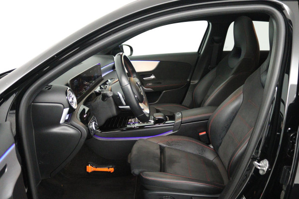 Mercedes-Benz A-Klasse 250 e Business Solution AMG Limited (PANORAMADAK, SFEERVERLICHTING, STOELVERWARMING, ACHTERUITRIJCAMERA) Mercedes-Benz A-Klasse 250 e Business Solution AMG Limited (PANORAMADAK, SFEERVERLICHTING, STOELVERWARMING, ACHTERUITRIJCAMERA)