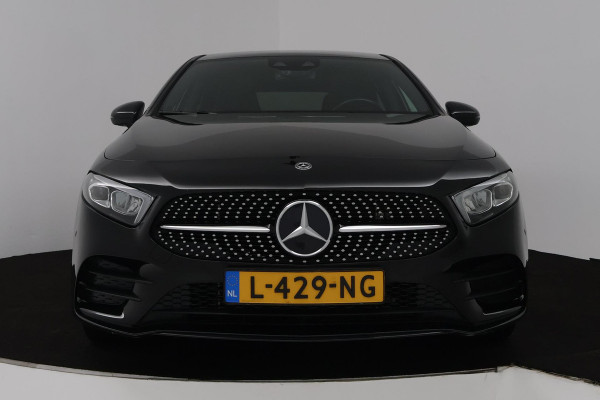 Mercedes-Benz A-Klasse 250 e Business Solution AMG Limited (PANORAMADAK, SFEERVERLICHTING, STOELVERWARMING, ACHTERUITRIJCAMERA) Mercedes-Benz A-Klasse 250 e Business Solution AMG Limited (PANORAMADAK, SFEERVERLICHTING, STOELVERWARMING, ACHTERUITRIJCAMERA)