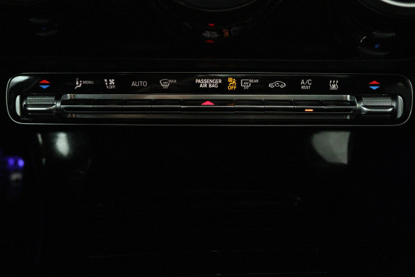 Mercedes-Benz A-Klasse 250 e Business Solution AMG Limited (PANORAMADAK, SFEERVERLICHTING, STOELVERWARMING, ACHTERUITRIJCAMERA) Mercedes-Benz A-Klasse 250 e Business Solution AMG Limited (PANORAMADAK, SFEERVERLICHTING, STOELVERWARMING, ACHTERUITRIJCAMERA)