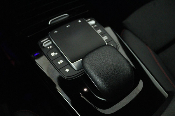 Mercedes-Benz A-Klasse 250 e Business Solution AMG Limited (PANORAMADAK, SFEERVERLICHTING, STOELVERWARMING, ACHTERUITRIJCAMERA) Mercedes-Benz A-Klasse 250 e Business Solution AMG Limited (PANORAMADAK, SFEERVERLICHTING, STOELVERWARMING, ACHTERUITRIJCAMERA)