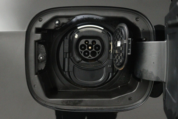 Mercedes-Benz A-Klasse 250 e Business Solution AMG Limited (PANORAMADAK, SFEERVERLICHTING, STOELVERWARMING, ACHTERUITRIJCAMERA) Mercedes-Benz A-Klasse 250 e Business Solution AMG Limited (PANORAMADAK, SFEERVERLICHTING, STOELVERWARMING, ACHTERUITRIJCAMERA)