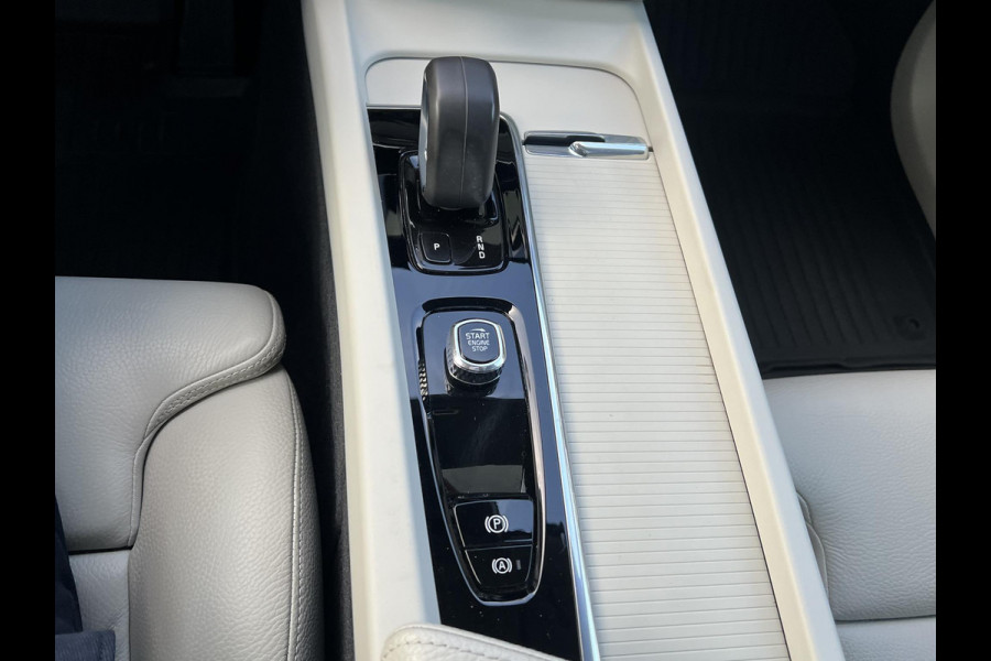 Volvo XC60 2.0 T6 Plug-in hybrid AWD Inscription Expression Mega Vol! 360° Camera | Harman Kardon | Leder | Stoel+Stuurverwarming | Panoramadak | Trekhaak | 12 mnd Bovag Garantie Volvo XC60 2.0 T6 Plug-in hybrid AWD Inscription Expression Mega Vol! 360° Camera | Harman Kardon | Leder | Stoel+Stuurverwarming | Panoramadak | Trekhaak | 12 mnd Bovag Garantie