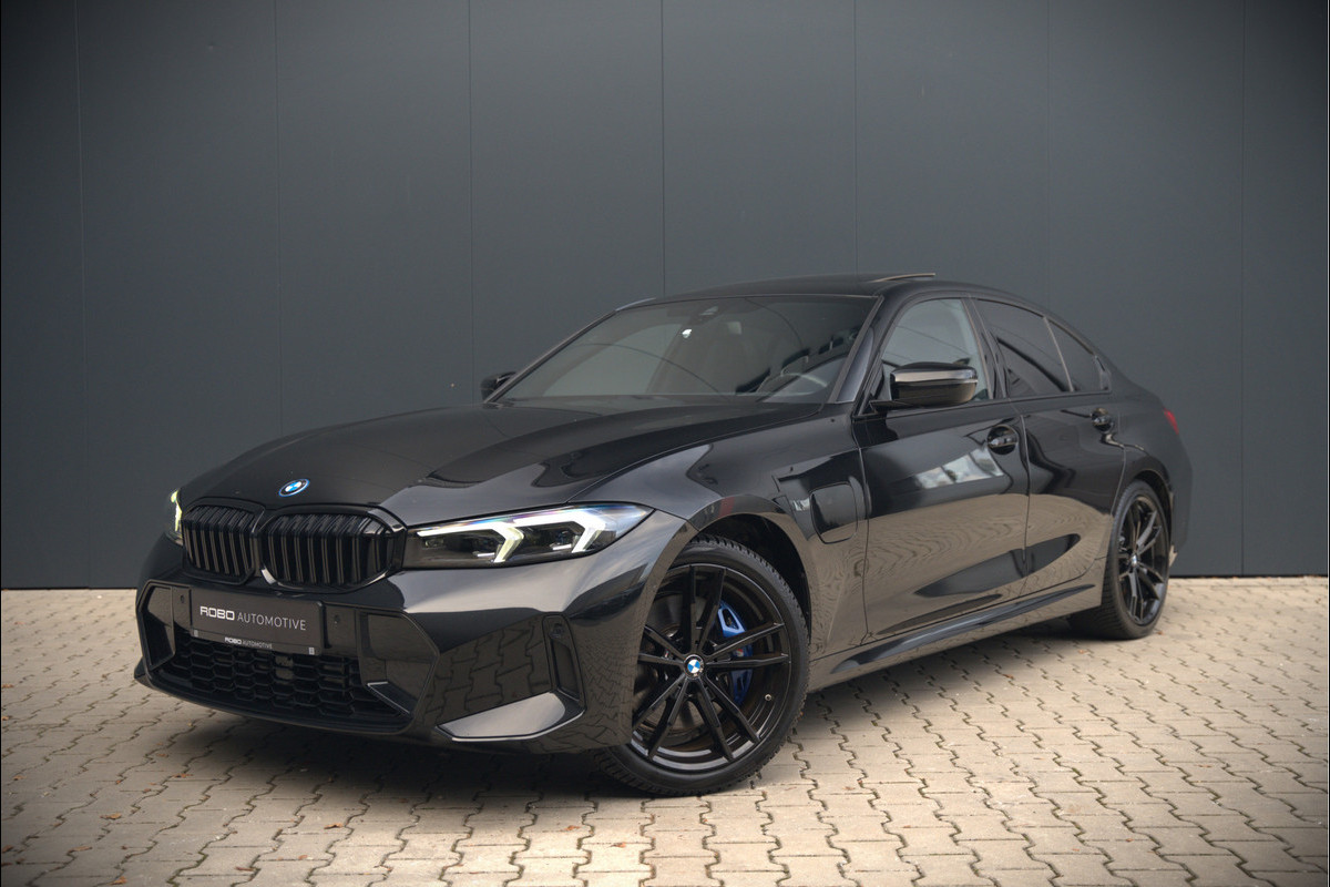 BMW 3-serie 320e High Executive M Sport | Panoramadak | Harman Kardon | Carbon | Camera | Adaptive LED | Stoelverwarming | Stuurverwarming | Apple Carplay | Navigatie | Cruise Control | Memory Seat | Trekhaak | Keyless | Shadowline BMW 3-serie 320e High Executive M Sport | Panoramadak | Harman Kardon | Carbon | Camera | Adaptive LED | Stoelverwarming | Stuurverwarming | Apple Carplay | Navigatie | Cruise Control | Memory Seat | Trekhaak | Keyless | Shadowline