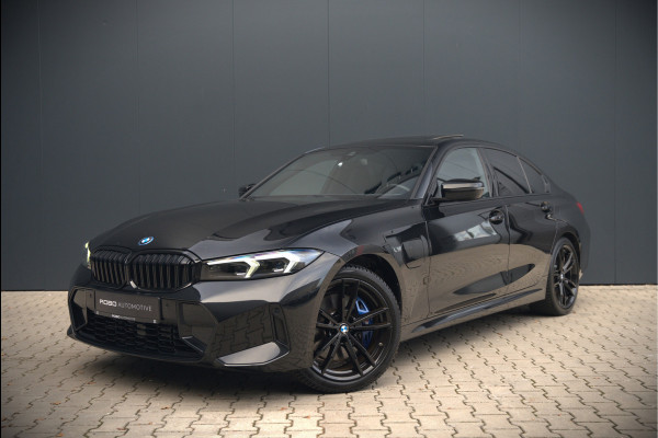BMW 3-serie 320e High Executive M Sport | Panoramadak | Harman Kardon | Carbon | Camera | Adaptive LED | Stoelverwarming | Stuurverwarming | Apple Carplay | Navigatie | Cruise Control | Memory Seat | Trekhaak | Keyless | Shadowline