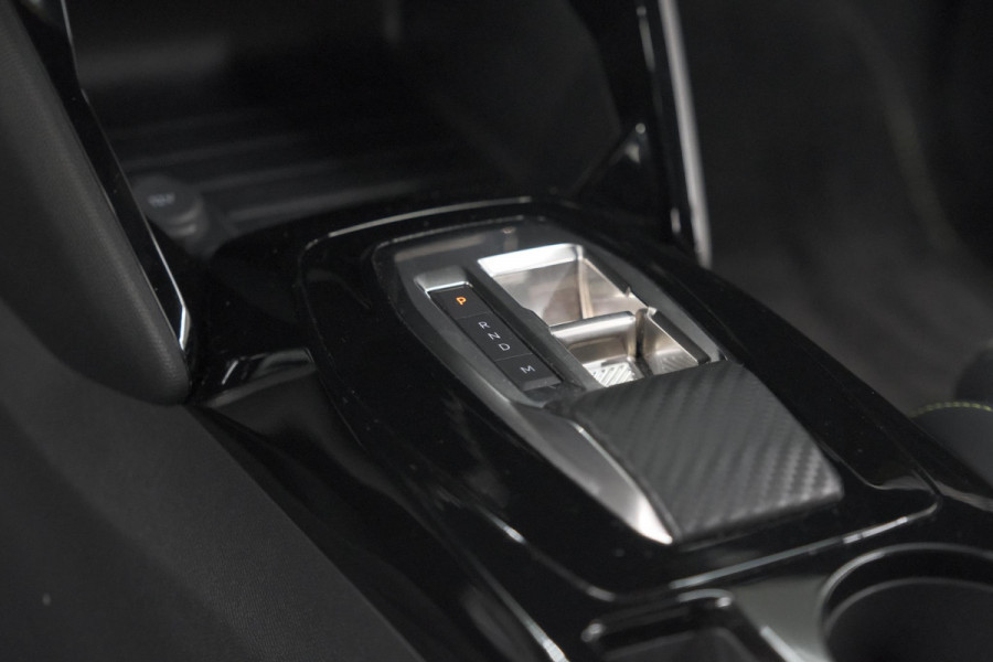 Peugeot 2008 PureTech 130 EAT8 GT | 360 Camera | Stoelmassage | Adaptieve Cruise Control | Dodehoekdetectie Peugeot 2008 PureTech 130 EAT8 GT | 360 Camera | Stoelmassage | Adaptieve Cruise Control | Dodehoekdetectie