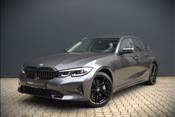 BMW 3-serie 330e eDrive Edition Sportline | Stoelverwarming | Cruise Control | Leer | Camera | Keyless | Apple Carplay | Ambiance Verlichting | HIFI | Parkeersensoren | Navigatie | NAP | Sport