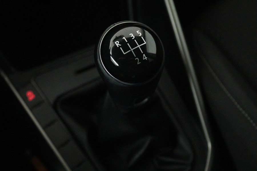 Volkswagen Polo 1.0 TSI Comfortline (CRUISE CONTROL ADAPTIEF, NAVIGATIE CARPLAY, BLUETOOTH)