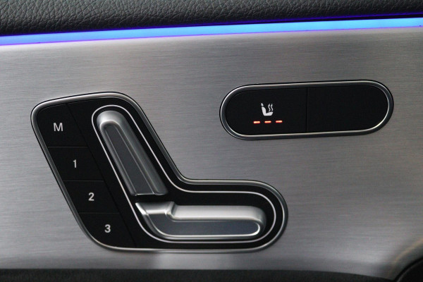 Mercedes-Benz A-Klasse 250 e Business Solution AMG Limited (PANORAMADAK, STOELVERWARMING, SFEERVERLICHTING, ELEKTR STOELEN) Mercedes-Benz A-Klasse 250 e Business Solution AMG Limited (PANORAMADAK, STOELVERWARMING, SFEERVERLICHTING, ELEKTR STOELEN)