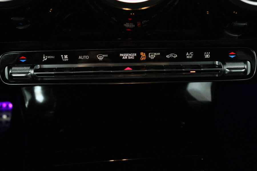 Mercedes-Benz A-Klasse 250 e Business Solution AMG Limited (PANORAMADAK, STOELVERWARMING, SFEERVERLICHTING, ELEKTR STOELEN) Mercedes-Benz A-Klasse 250 e Business Solution AMG Limited (PANORAMADAK, STOELVERWARMING, SFEERVERLICHTING, ELEKTR STOELEN)