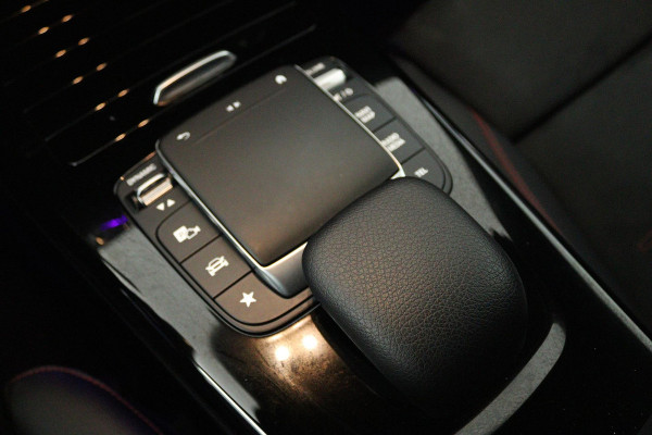 Mercedes-Benz A-Klasse 250 e Business Solution AMG Limited (PANORAMADAK, STOELVERWARMING, SFEERVERLICHTING, ELEKTR STOELEN) Mercedes-Benz A-Klasse 250 e Business Solution AMG Limited (PANORAMADAK, STOELVERWARMING, SFEERVERLICHTING, ELEKTR STOELEN)