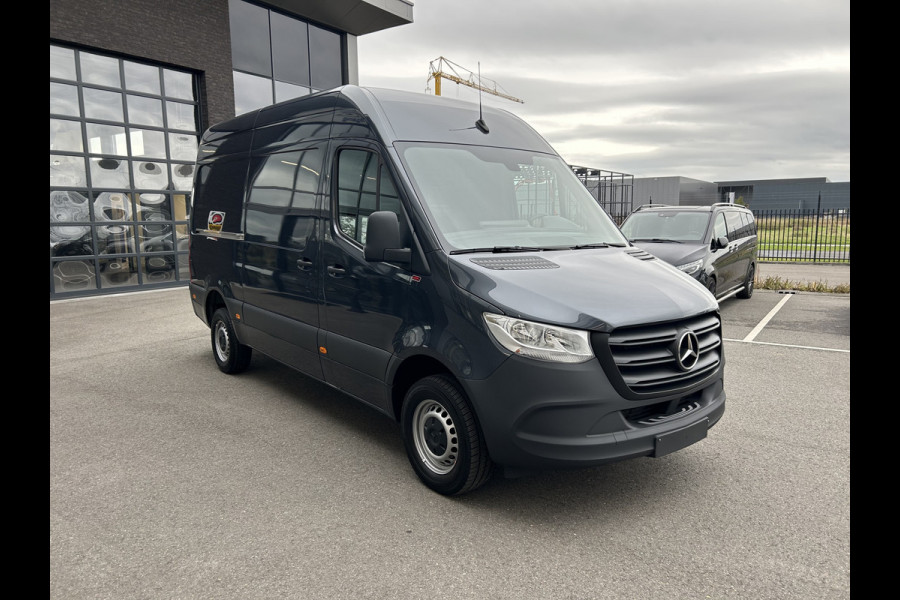 Mercedes-Benz Sprinter 317 CDI L2 H2 MBUX / Camera / Carplay navigatie / Cruise control / Airco Mercedes-Benz Sprinter 317 CDI L2 H2 MBUX / Camera / Carplay navigatie / Cruise control / Airco