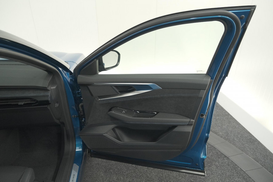 Renault Austral 1.2 E-Tech full hybrid 200 iconic esprit Alpine | Nieuw! | 360 Camera | Panoramadak | Adaptieve Cruise Control