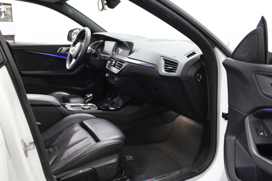 BMW 2 Serie Gran Coupé 218i High Executive Edition M-sport|Pano|Kuip|Headup|Stoelverw. BMW 2 Serie Gran Coupé 218i High Executive Edition M-sport|Pano|Kuip|Headup|Stoelverw.