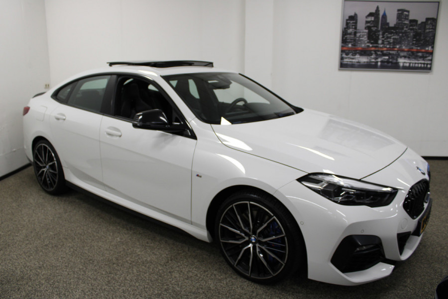BMW 2 Serie Gran Coupé 218i High Executive Edition M-sport|Pano|Kuip|Headup|Stoelverw. BMW 2 Serie Gran Coupé 218i High Executive Edition M-sport|Pano|Kuip|Headup|Stoelverw.