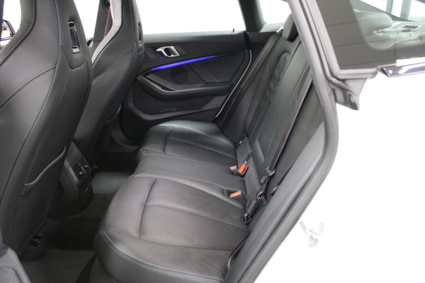 BMW 2 Serie Gran Coupé 218i High Executive Edition M-sport|Pano|Kuip|Headup|Stoelverw. BMW 2 Serie Gran Coupé 218i High Executive Edition M-sport|Pano|Kuip|Headup|Stoelverw.