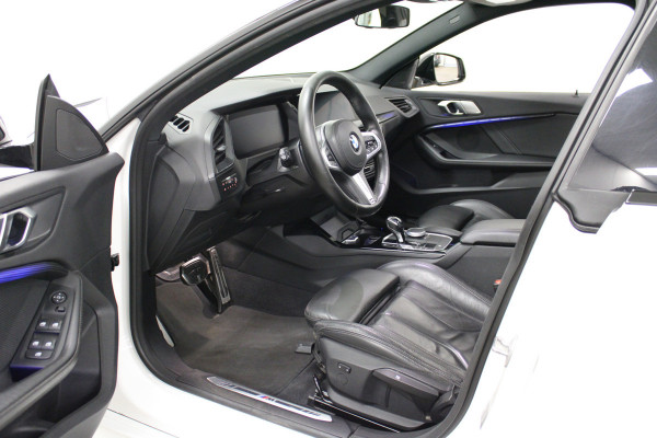 BMW 2 Serie Gran Coupé 218i High Executive Edition M-sport|Pano|Kuip|Headup|Stoelverw. BMW 2 Serie Gran Coupé 218i High Executive Edition M-sport|Pano|Kuip|Headup|Stoelverw.