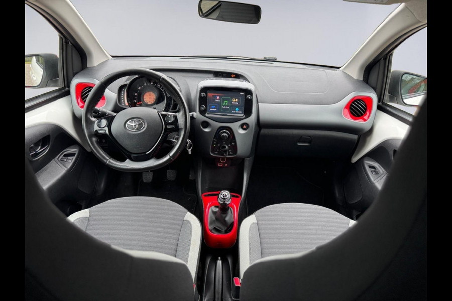 Toyota Aygo 1.0 VVT-i x-first SPORT, 1 e eigenaar, achteruitrijcamera, parelmoer, lmv, Nederlandse auto met nap Toyota Aygo 1.0 VVT-i x-first SPORT, 1 e eigenaar, achteruitrijcamera, parelmoer, lmv, Nederlandse auto met nap